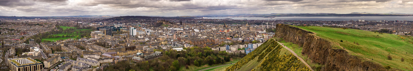Blick über Edinburgh iStock.com / halbergman