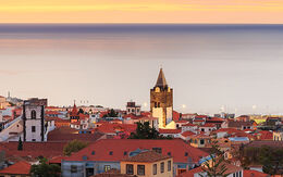Blick auf Funchal iStock.com / dennisvdw