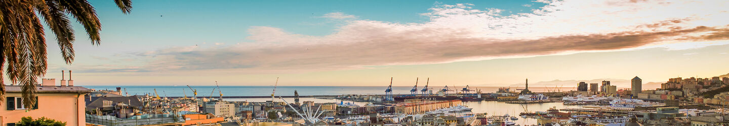 Stadtpanorama von Genua iStock.com / image_jungle