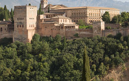 Blick auf die Alhambra in Granada iStock.com / aprott