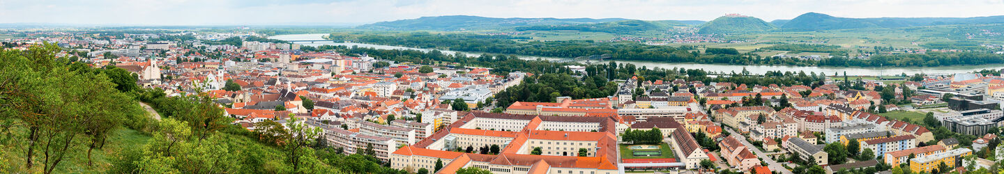 Blick auf Krems und Donau iStock.com / mdworschak