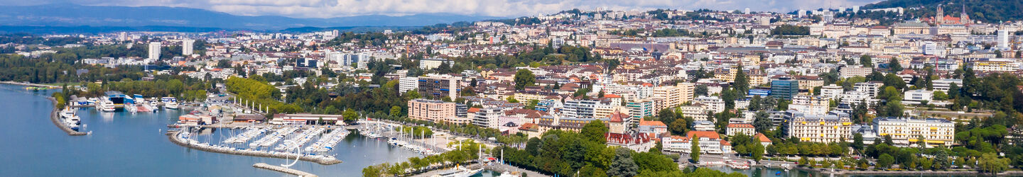 Luftaufnahme von Lausanne iStock.com / sam74100