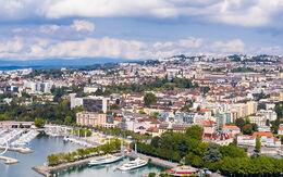 Luftaufnahme von Lausanne iStock.com / sam74100