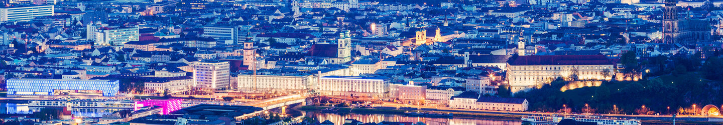 Linz-Panorama bei Nacht iStock.com / benkrut