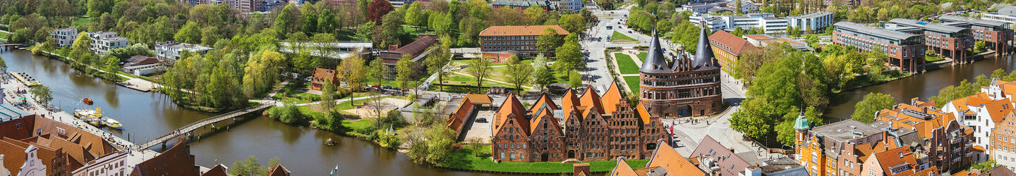 Holstentor in Lübeck iStock.com / miniloc