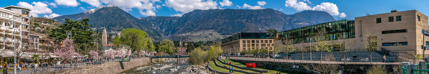 Blick auf die Passer in Meran iStock.com / pwmotion