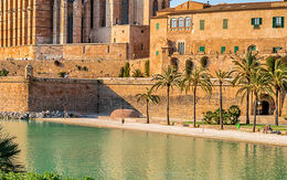 Blick auf die Kathedrale von Palma de Mallorca iStock.com / Alex