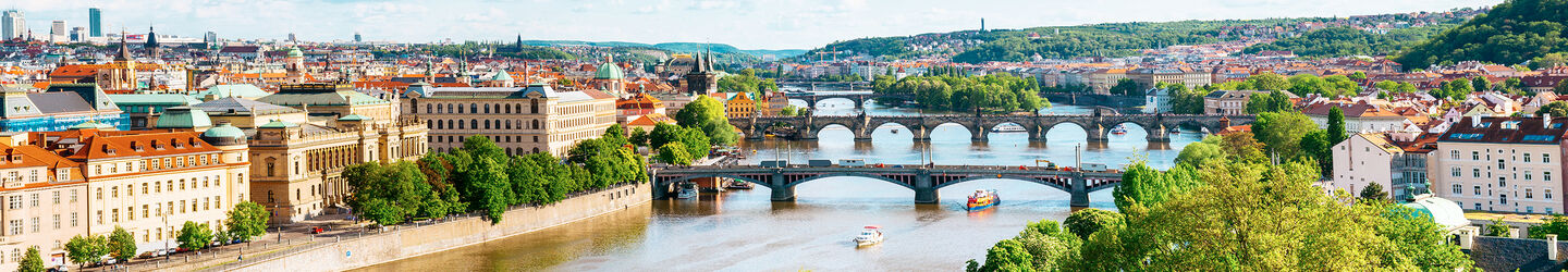 Brücken über die Moldau in Prag iStock.com / danilovi