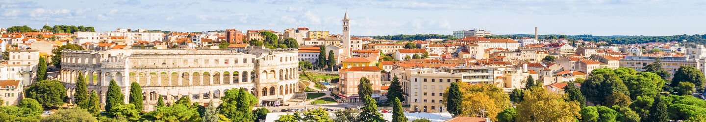 Blick auf das Amphitheater von Pula iStock.com / iascic