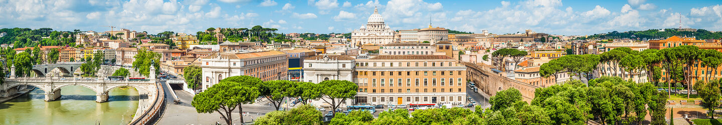 Blick auf Tiber und Vatikan in Rom iStock.com / fotoVoyager