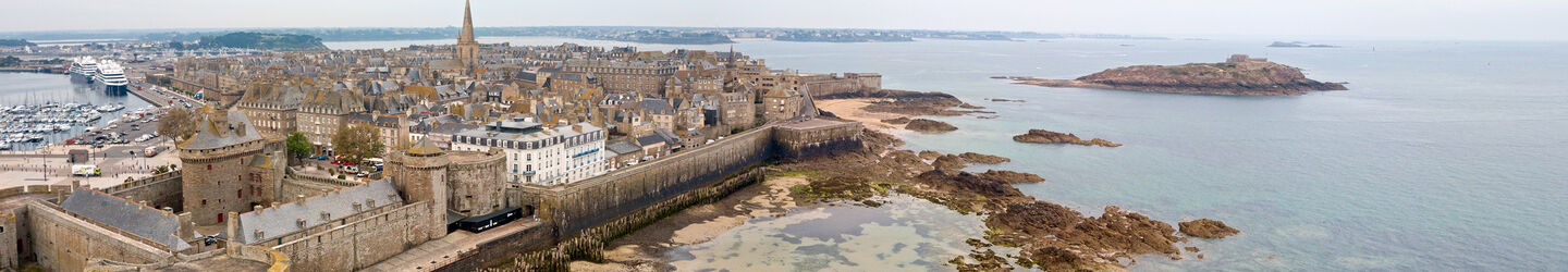 Panoramablick auf Saint-Malo iStock.com / Gwengoat