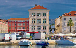 Panorama von Split iStock.com / xbrchx
