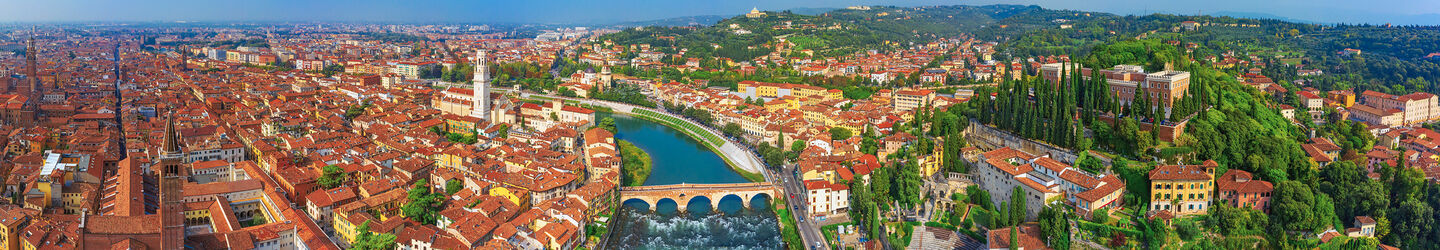 Blick auf Verona und die Etsch iStock.com / pawel.gaul