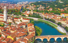 Blick auf Verona und die Etsch iStock.com / pawel.gaul
