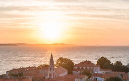 Blick auf Zadar bei Sonnenuntergang iStock.com / Stojanoski