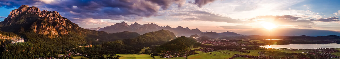 Panorama Forggensee und Schwangau, Neuschwanstein, Allgäu iStock.com / cookelma