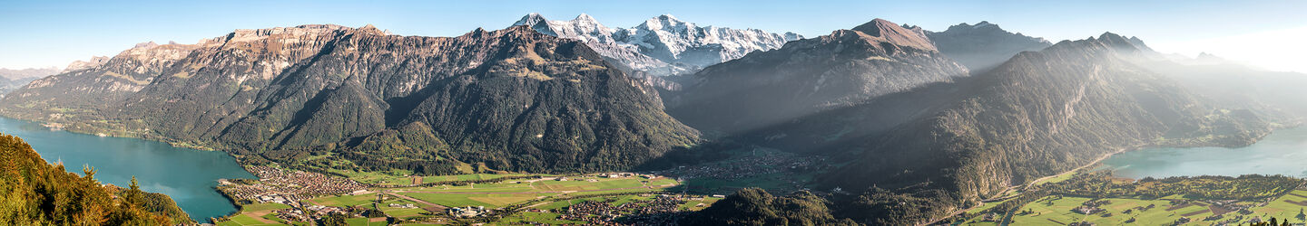 Panorama des Stadtbildes von Harderkulm aus, Berner Land, Alpenpanorama, Seen iStock.com / JaCZhou