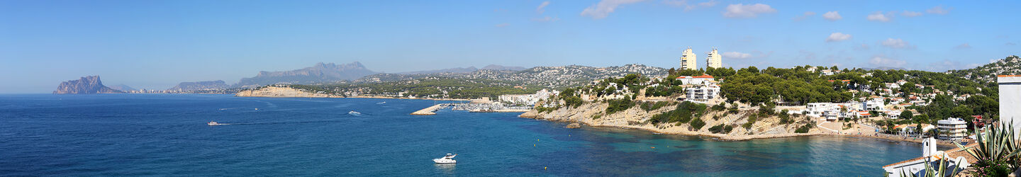 Panoramablick von Moraira Richtung Calpe iStock.com / _ultraforma_