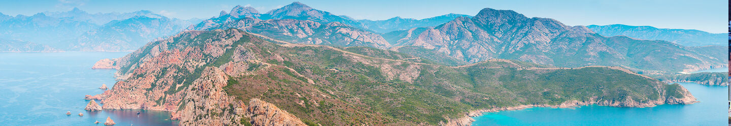 Panoramaaufnahme in der Region Piana im Süden Korsikas iStock.com / eugenesergeev