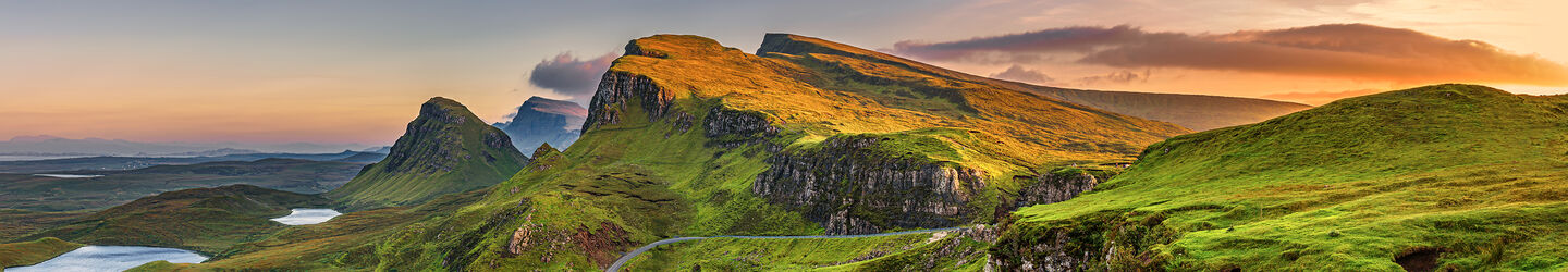 Quiraing Berge Sonnenuntergang in Isle of Skye, Scottland, Vereinigtes Königreich iStock.com / miroslav_1