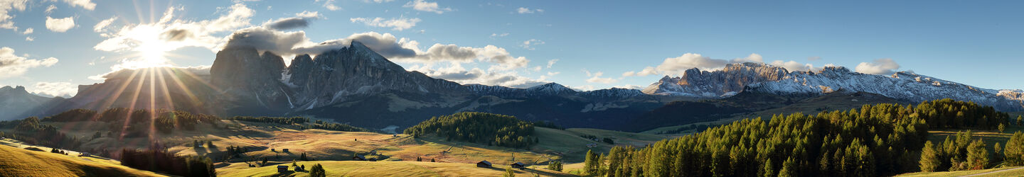 Blick über die Seiser Alm in Südtirol iStock.com / TomasSereda