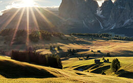 Blick über die Seiser Alm in Südtirol iStock.com / TomasSereda