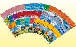 Eine fächerförmige Anordnung farbenfroher Reiseführer vor leuchtend gelbem Hintergrund. Jedes Cover zeigt Ländernamen und lebendige Landschaftsbilder.