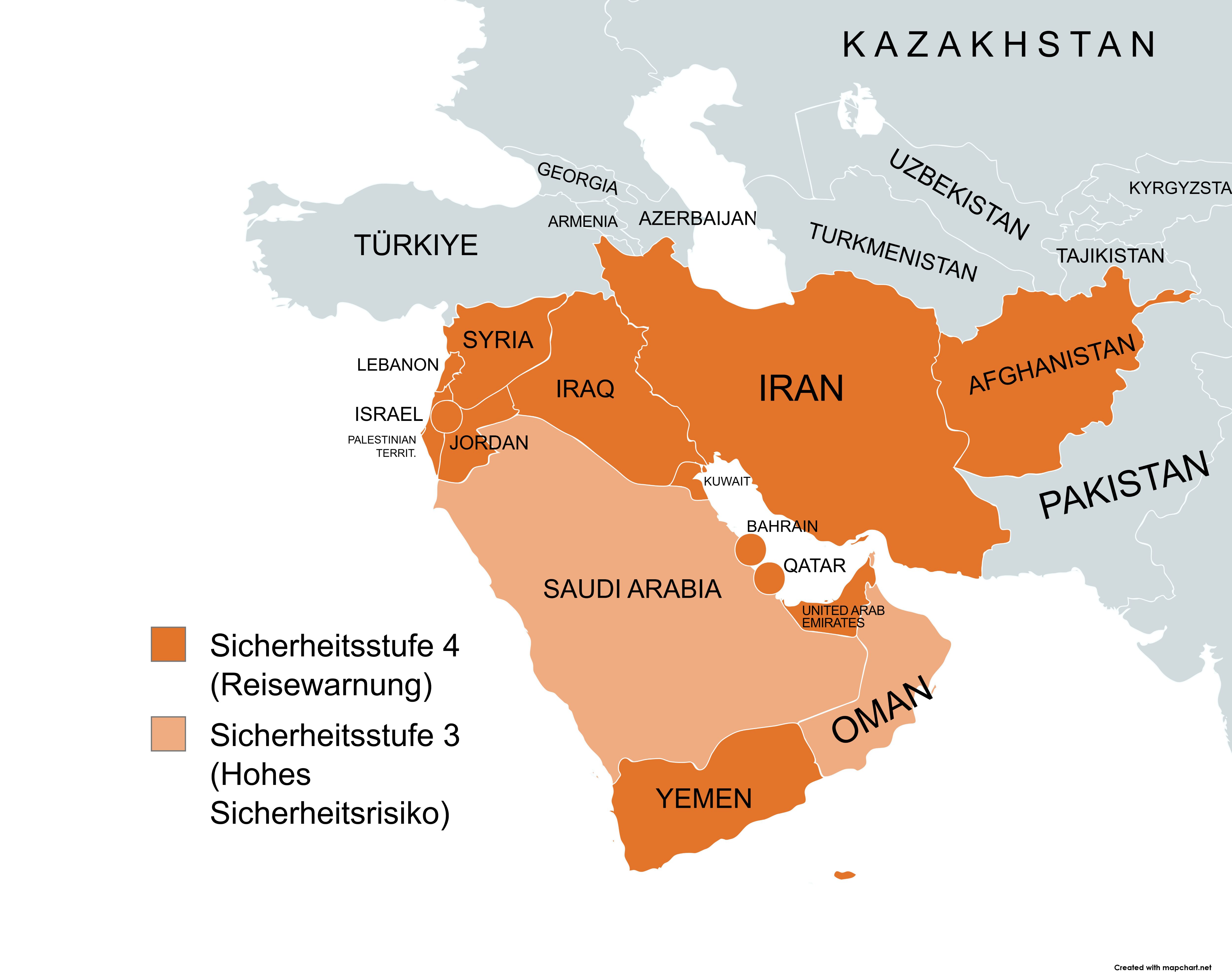 Karte mit Reisewarnungen des Außenministeriums für Länder des Nahen Ostens. Dunkelorange kennzeichnet Irak, Iran, Jemen und Saudi-Arabien als Länder mit höherem Risiko, hellorange die übrigen.