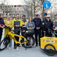 Die Verantwortlichen der Radlichtaktion haben sich alle für ein Gruppenbild versammelt.