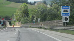 Portal des Ganzsteintunnels auf der S6.