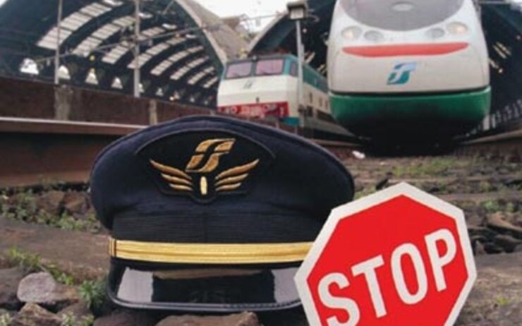 Streik_Italien_1 Abbildung von einem Stoppschild, Schaffner Mütze und einem Zug.