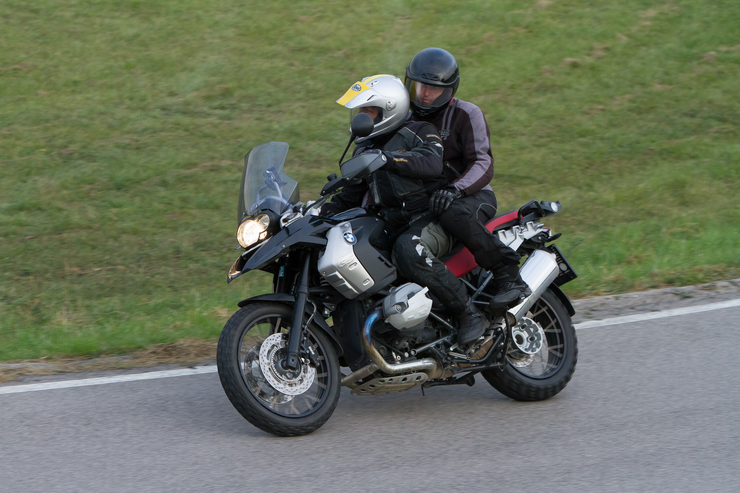 Motorradfahrer mit Beifahrer © ÖAMTC Motorradfahrer mit Beifahrer ÖAMTC