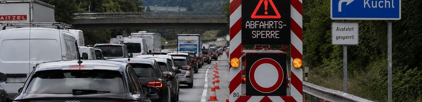 Sperre von A10-Auf- und Abfahrten an starken Reisesamstagen zur Eindämmung des Ausweichverkehrs