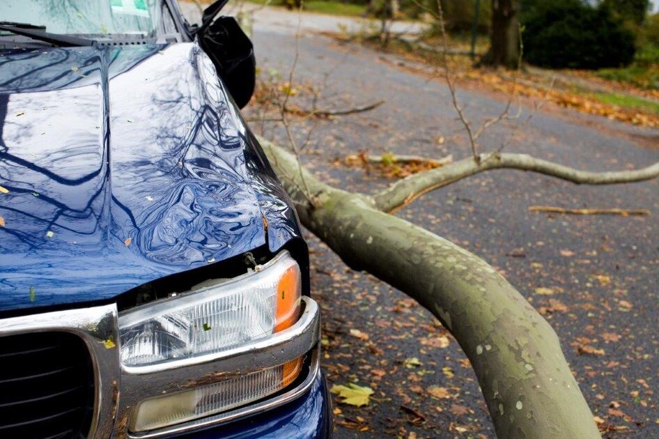 Schäden durch Sturm, Hagel und Co. am Auto: Wer zahlt?