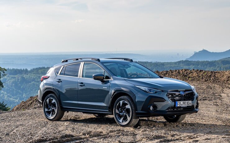 Das Bild zeigt ein stehendes Fahrzeug.