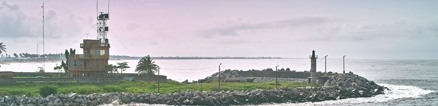 Panoramablick auf den Hafen von Abidjan in der Côte d'Ivoire
