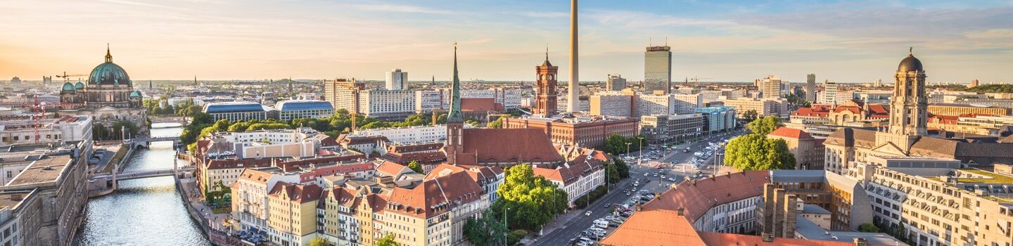 Panoramaansicht von Berlin mit dem Fernsehturm in der Mitte