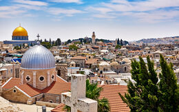 Das Bild zeigt eine Panoramaansicht von der Altstadt von Jerusalem.