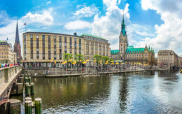 TIP_Hamburg_iStock_bluejayphoto.jpg iStock/bluejayphoto