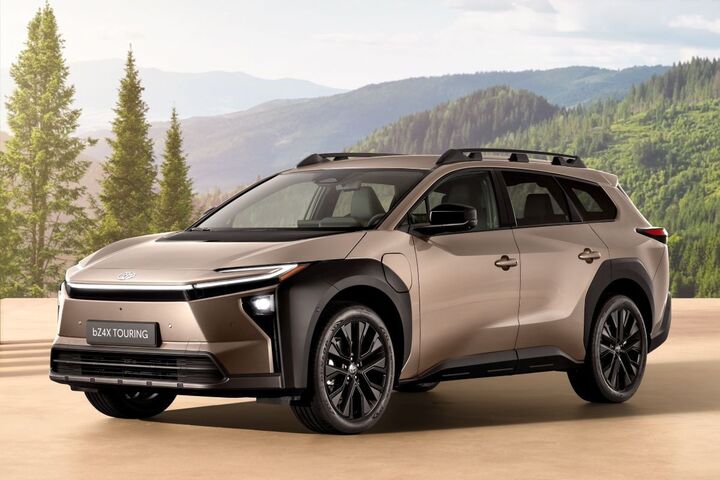 Das Bild zeigt ein stehendes Fahrzeug.