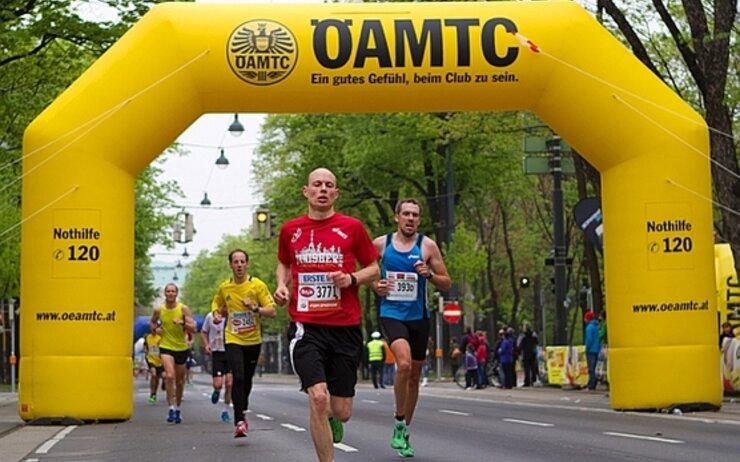 Marathonläuferinnen und Läufer auf der Ringstraße