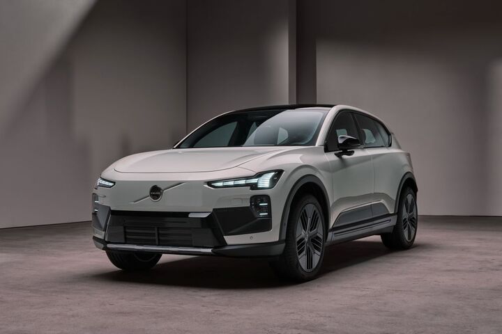 Das Bild zeigt ein stehendes Fahrzeug.