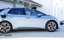 Auto mit mobiler Ladeeinrichtung
