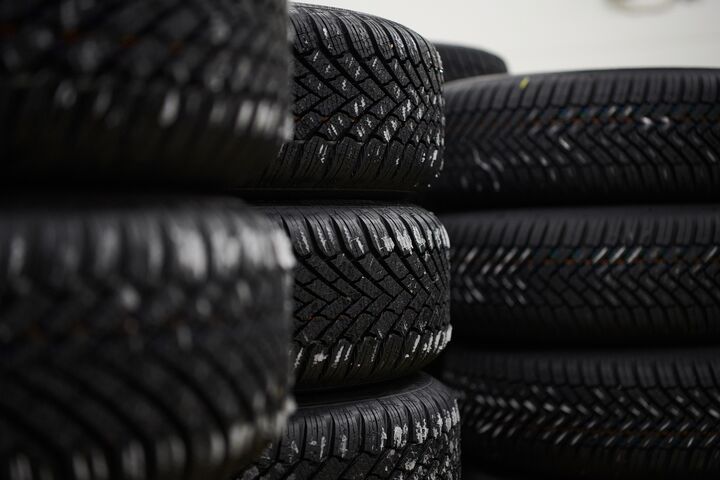 Stapel von Winterreifen
