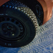 Detailansicht eines Winterreifens