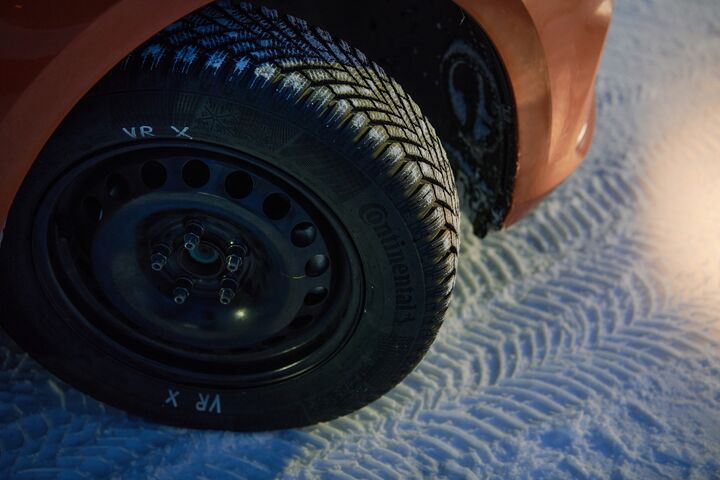 Detailansicht eines Winterreifens