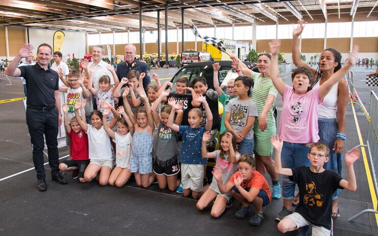 1.600 Schülerinnen und Schüler nahmen an der YOMOCON teil. 1.600 Schülerinnen und Schüler nahmen an der YOMOCON teil.