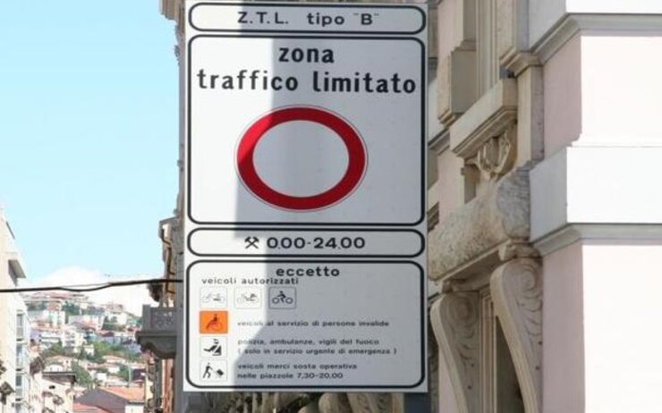 ZTL Verkehrsschild in Italien ZTL Verkehrsschild in Italien