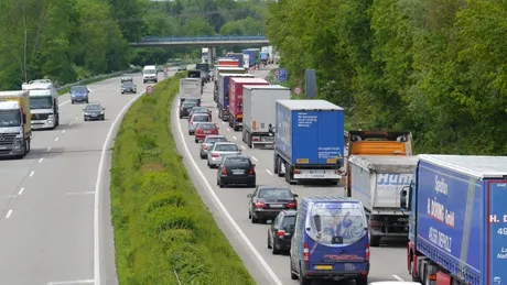 Lkw-Stau auf einer Autobahn