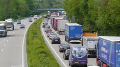 Lkw-Stau auf einer Autobahn
